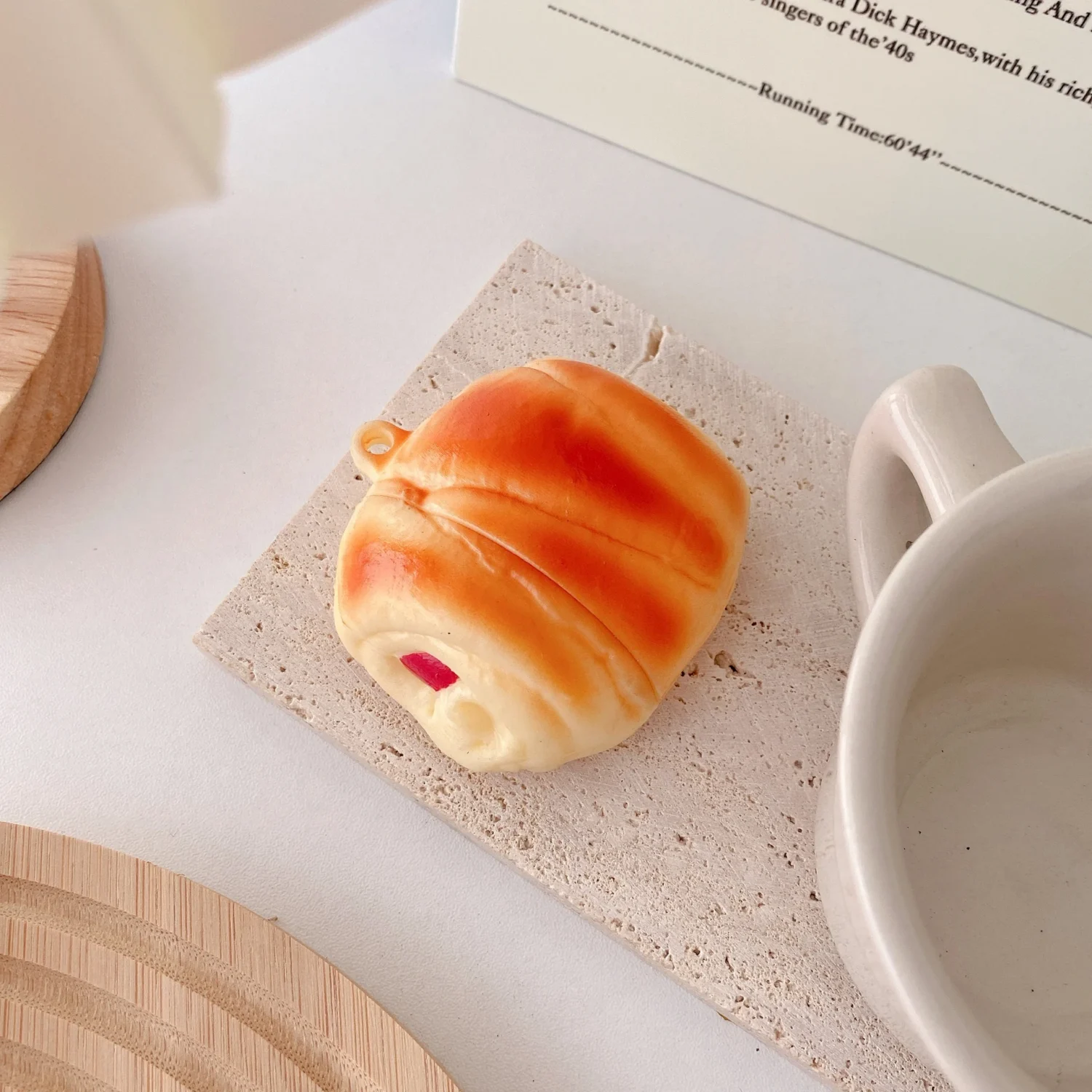 hotdog bun airpods case