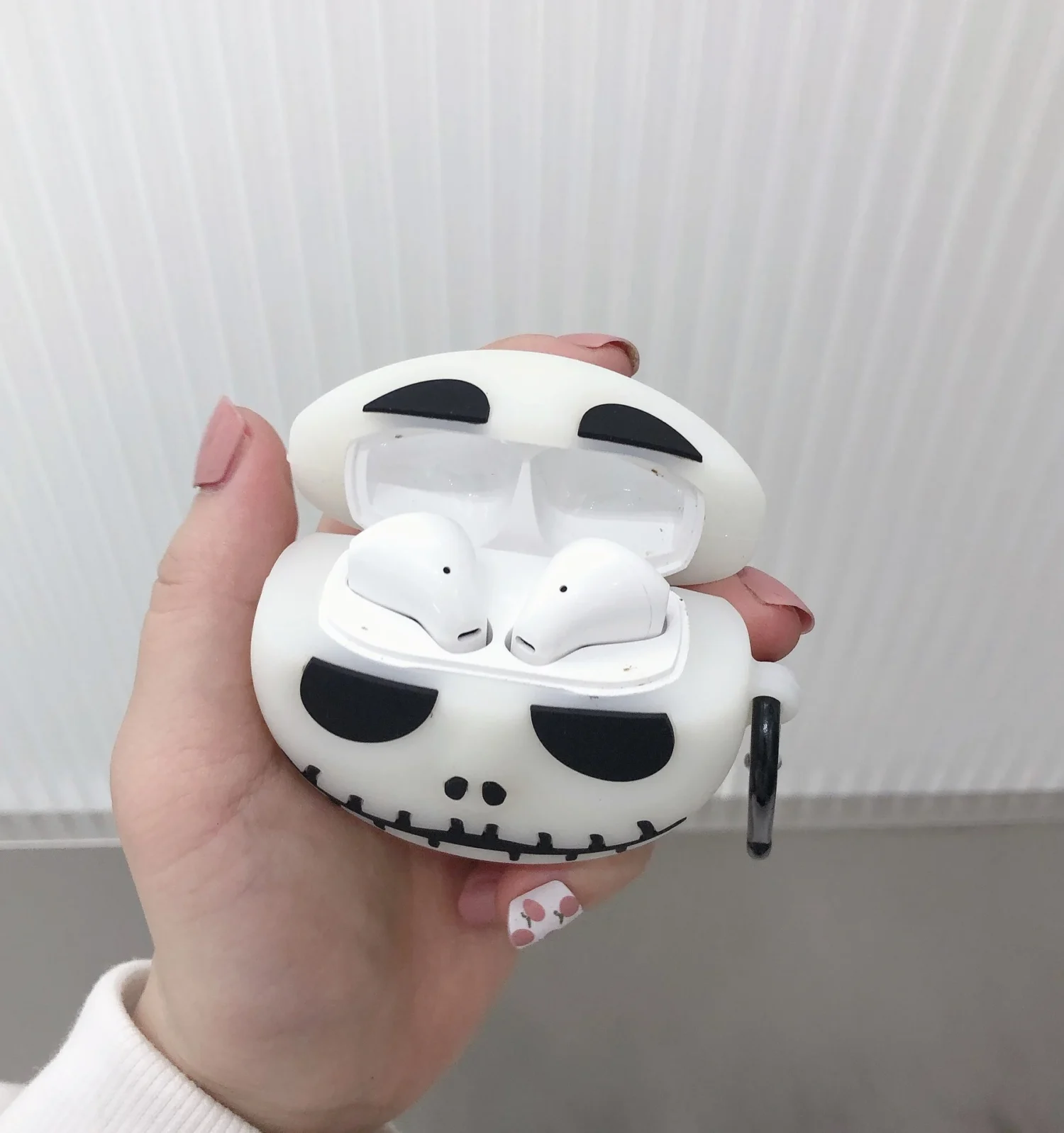 Glow in the Dark Skull Airpod Case - Image 4