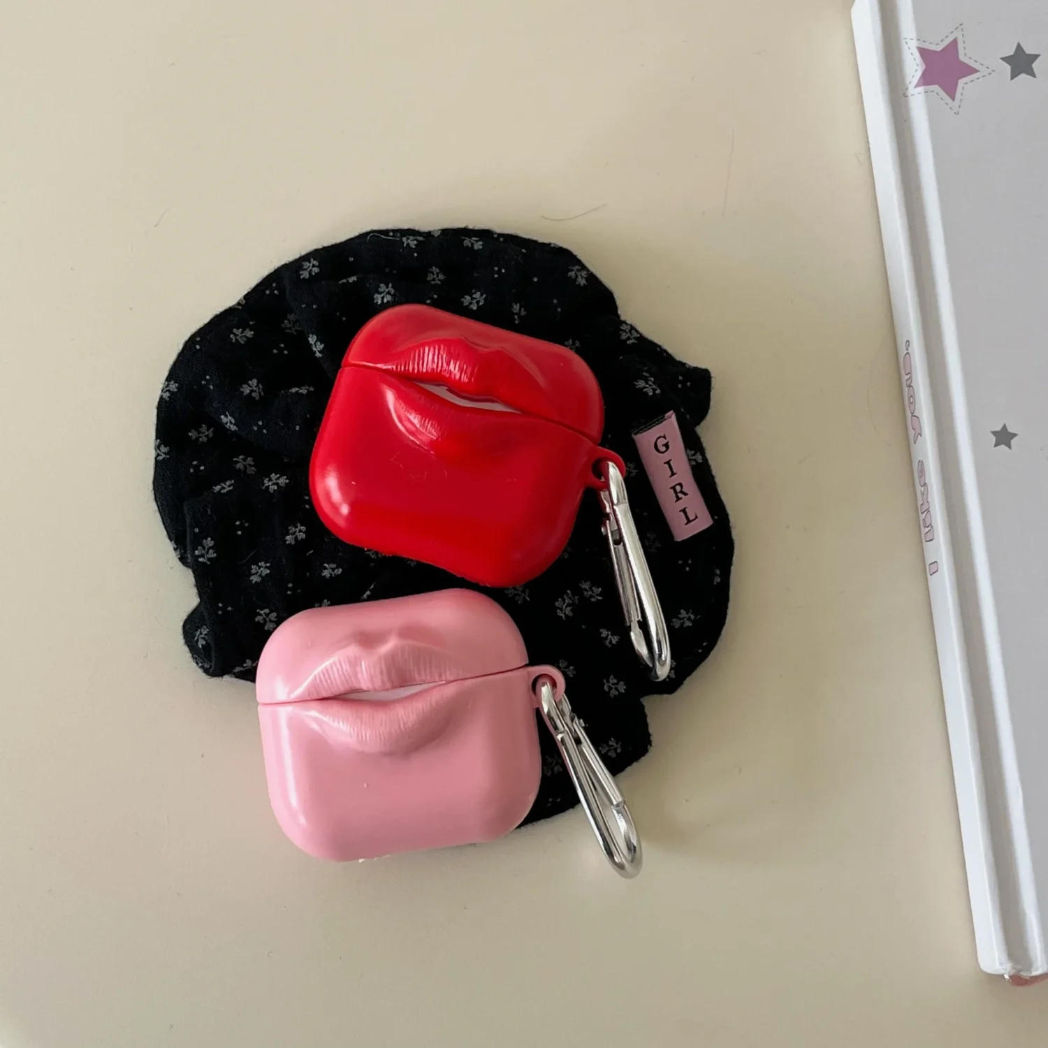 Pursed Lips airpod case - Image 2